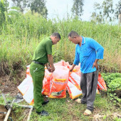 CÔNG AN XÃ VĨNH HẢI ĐẨY MẠNH CÔNG TÁC BẢO VỆ MÔI TRƯỜNG, GÓP PHẦN XÂY DỰNG ĐỊA PHƯƠNG XANH - SẠCH - ĐẸP