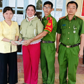 Công an xã Tân Hòa hỗ trợ người dân tìm lại tài sản
