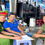 Công an xã Vị Thủy đẩy mạnh thực hiện “Hành động 100 ngày” làm sạch dữ liệu đăng ký, quản lý phương tiện