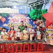 Công an phường Tân An chung tay mang Tết trung thu ấm áp đến với thiếu nhi