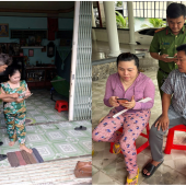 Công an phường Ô Môn thực hiện chiến dịch “60 ngày ra quân đi từng ngõ, gõ từng nhà, hướng dẫn từng người dân kỹ năng số, sử dụng các dịch vụ số” hưởng ứng Ngày Công dân số Việt Nam năm 2026 trên địa bàn