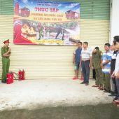 CÔNG AN PHƯỜNG VỊ THANH TỔ CHỨC THỰC TẬP PHƯƠNG ÁN PHÒNG CHÁY, CHỮA CHÁY VÀ CỨU NẠN, CỨU HỘ CHO NGƯỜI DÂN CÙNG CÁC CƠ SỞ KINH DOANH TRÊN ĐỊA BÀN