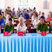 Công an phường Mỹ Quới lắng nghe ý kiến Nhân dân,  đối thoại trực tiếp về thủ tục hành chính, giải quyết thủ tục hành chính