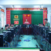Cán bộ, chiến sĩ Trung tâm Thông tin, dữ liệu nghiệp vụ tập trung triển khai công tác chuyên môn trên hệ thống phần mềm nghiệp vụ.