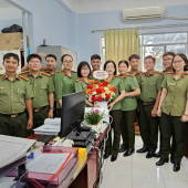 Đại diện Lãnh đạo Phòng Tham mưu chúc mừng Ngày truyền thống lực lượng pháp chế