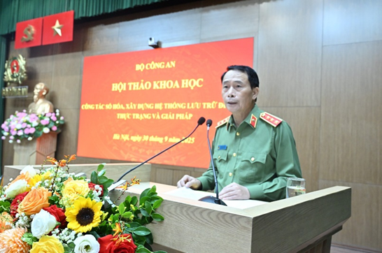 Đẩy mạnh số hóa, hiện đại hóa công tác lưu trữ điện tử trong  Công an nhân dân