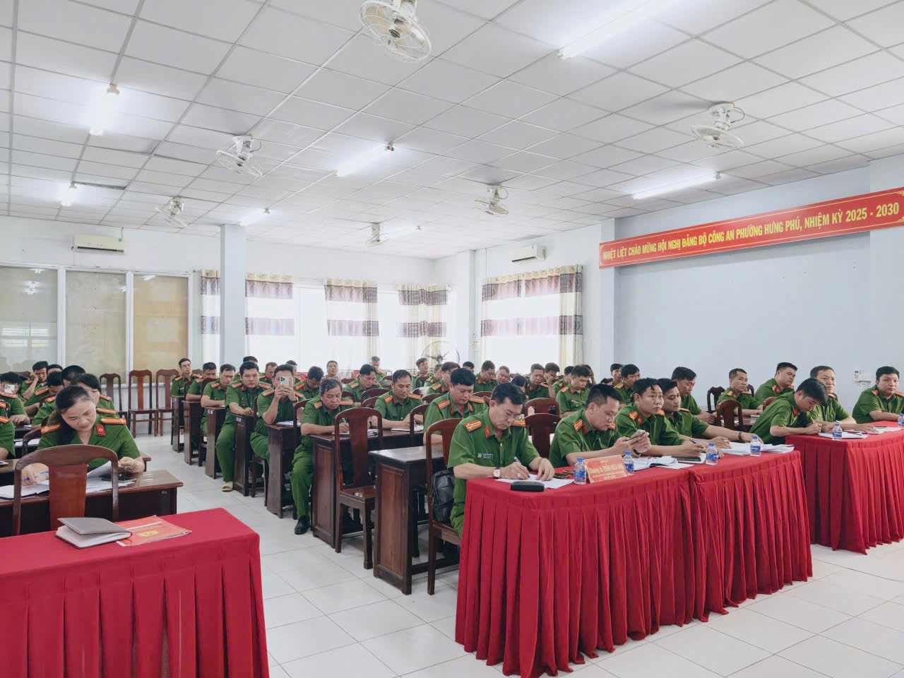 Công an phường Hưng Phú phát động phong trào thi đua “Vì An ninh Tổ quốc năm 2026