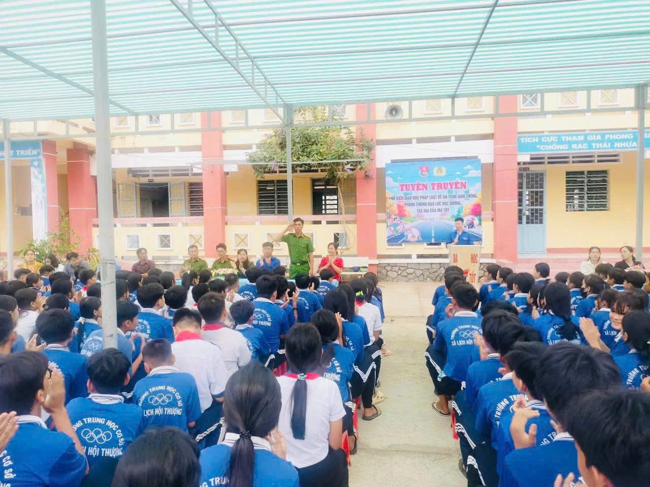 Công an xã Lịch Hội Thượng tăng cường tuyên truyền pháp luật cho học sinh