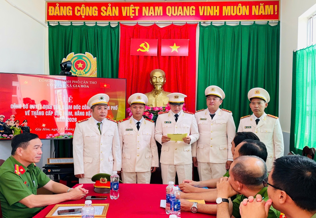 CÔNG AN XÃ ĐẠI HẢI, XÃ GIA HÒA TỔ CHỨC LỄ CÔNG BỐ VÀ TRAO QUYẾT ĐỊNH THĂNG CẤP BẬC HÀM, NÂNG BẬC LƯƠNG NĂM 2026