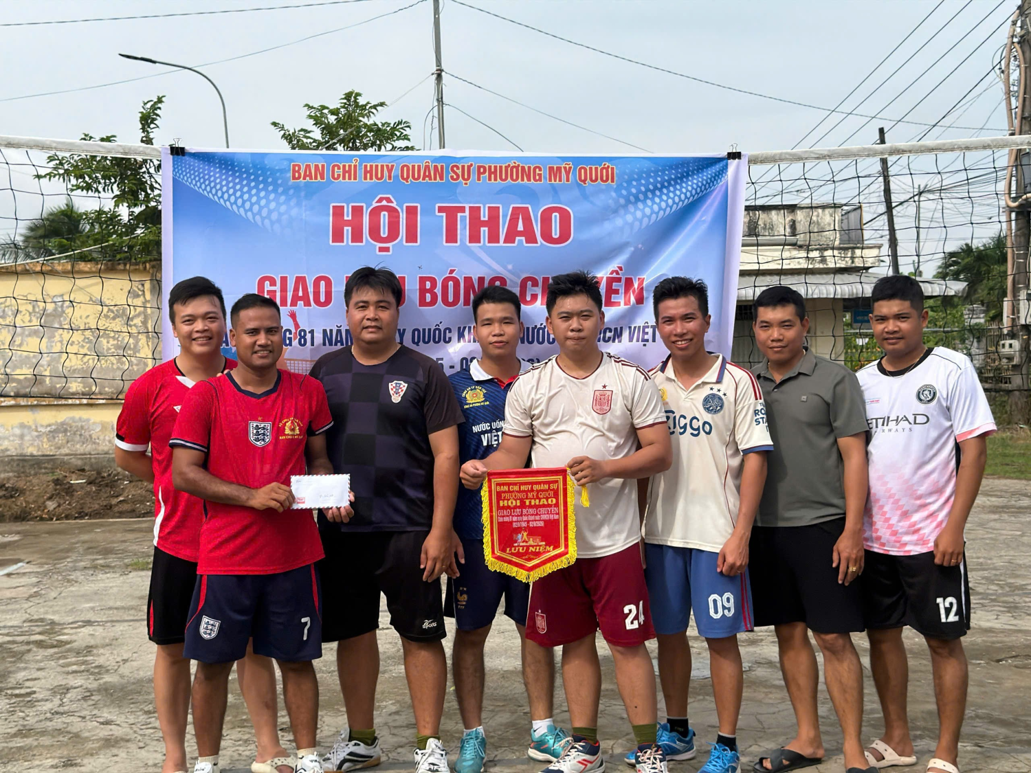 Công an phường Mỹ Quới - Ban Chỉ huy Quân sự phường giao lưu bóng chuyền chào mừng Quốc khánh 2/9