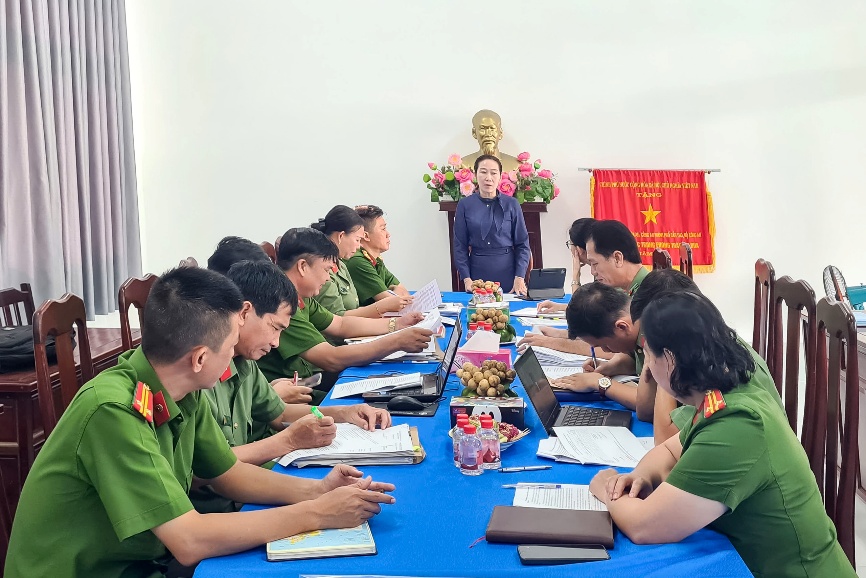 Kiểm tra công tác lãnh đạo, chỉ đạo tiếp nhận, giải quyết nguồn tin về tội phạm tại Công an phường Tân An