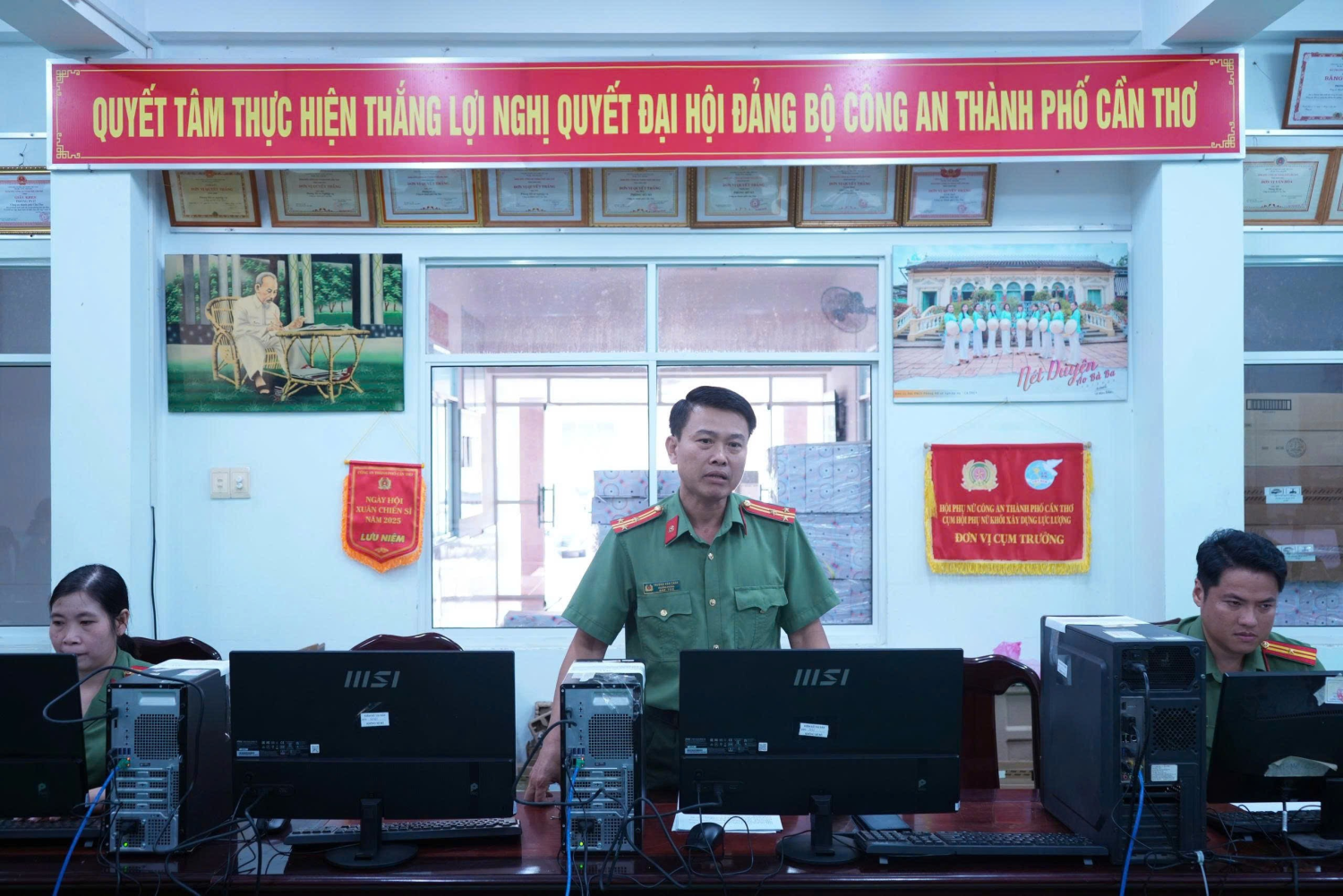 Thượng tá Trương Văn Cảnh - Trưởng phòng hồ sơ nghiệp vụ chỉ đạo trung tâm đẩy mạnh ứng dụng công nghệ số và duy trì dữ liệu “đúng, đủ, sạch, sống”