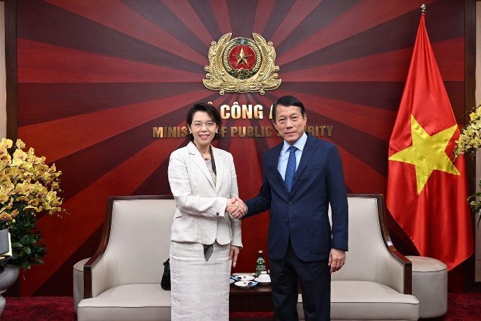 Bộ trưởng Lương Tam Quang và Đại sứ Hàn Quốc Lee Mi Yon.