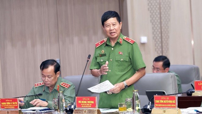 Các đại biểu thảo luận tại buổi làm việc.