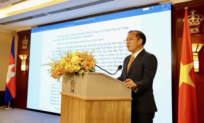 Thứ trưởng Nguyễn Văn Long phát biểu khai mạc Hội nghị.