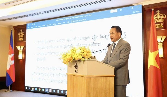Thống tướng Sar Theth, Tổng cục trưởng Tổng cục Công an Quốc gia, Bộ Nội vụ Campuchia phát biểu tại Hội nghị.