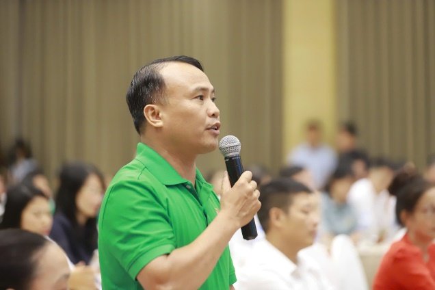 Các hội viên nông dân đặt câu hỏi với lãnh đạo Bộ Công an và Trung ương Hội Nông dân Việt Nam.