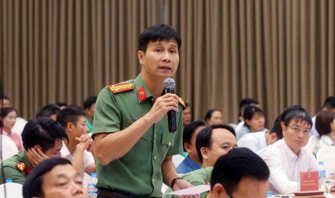 Đại diện lãnh đạo các đơn vị chức năng thuộc Bộ Công an và Trung ương Hội Nông dân Việt Nam giải đáp các câu hỏi của hội viên nông dân.