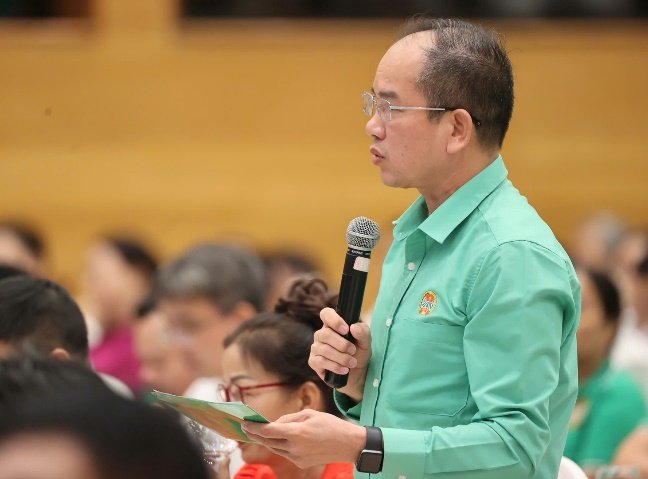 Đại diện lãnh đạo các đơn vị chức năng thuộc Bộ Công an và Trung ương Hội Nông dân Việt Nam giải đáp các câu hỏi của hội viên nông dân.