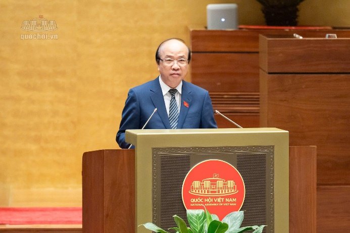 Chủ nhiệm Ủy ban Pháp luật và Tư Pháp Phan Chí Hiếu trình bày Báo cáo Thẩm tra dự án Luật Tổ chức cơ quan điều tra hình sự (sửa đổi).