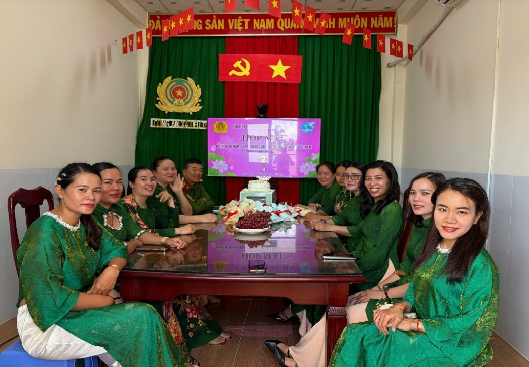 Quang cảnh buổi họp mặt.