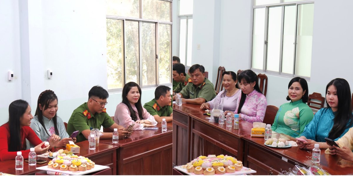 Quang cảnh buổi họp mặt.