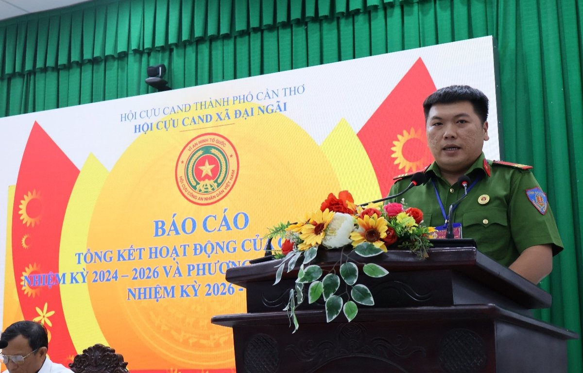 Đồng chí Thượng sỹ Nguyễn Minh Trọng báo cáo tổng kết hoạt động của Hội Cựu CAND, nhiệm kỳ 2024 - 2026.