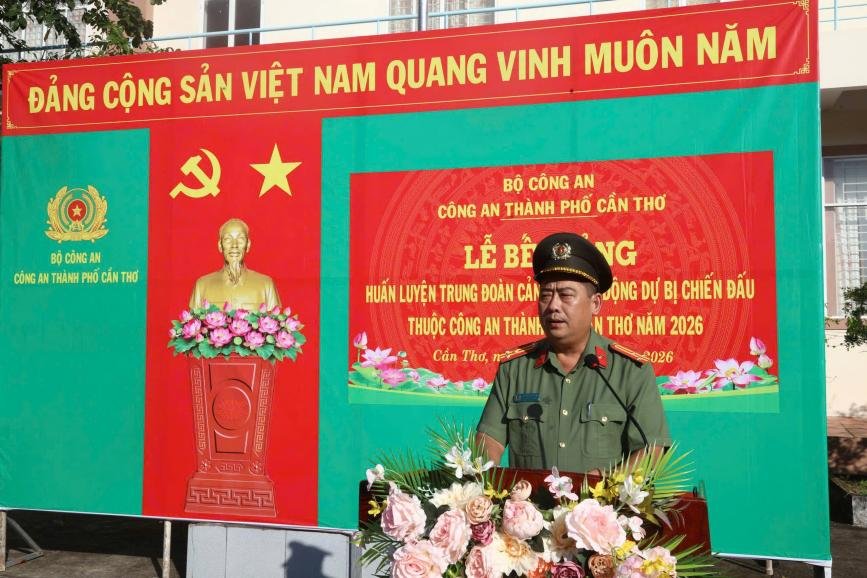 Thượng tá Bùi Ngọc Tuấn, Phó Trung đoàn trưởng Trung đoàn Cảnh sát cơ động dự bị chiến đấu báo cáo kết quả huấn luyện