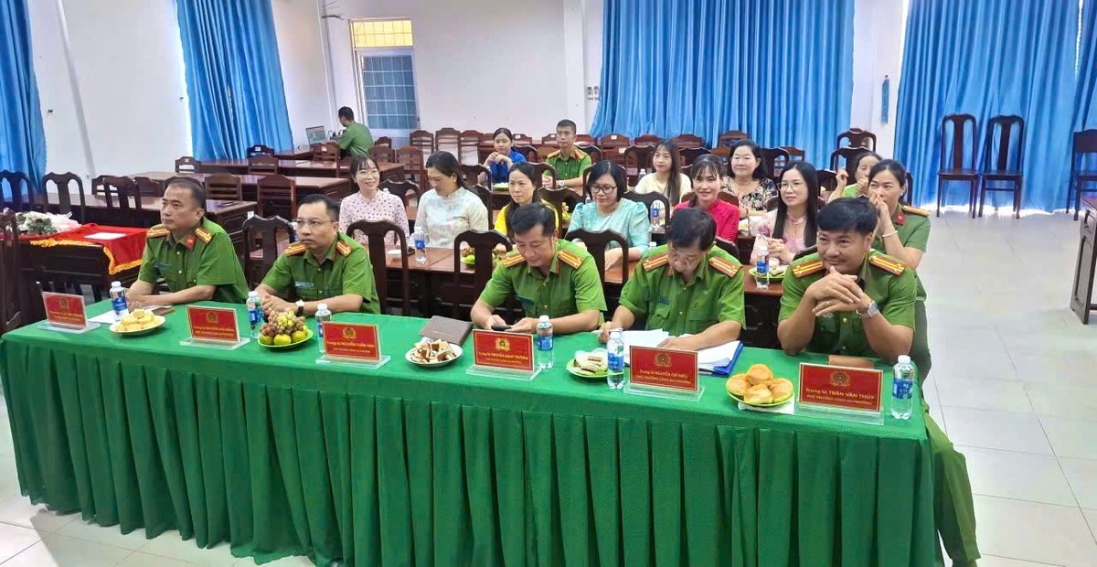 Quang cảnh buổi họp mặt mừng kỷ niệm Ngày phụ nữ Việt Nam 20/10