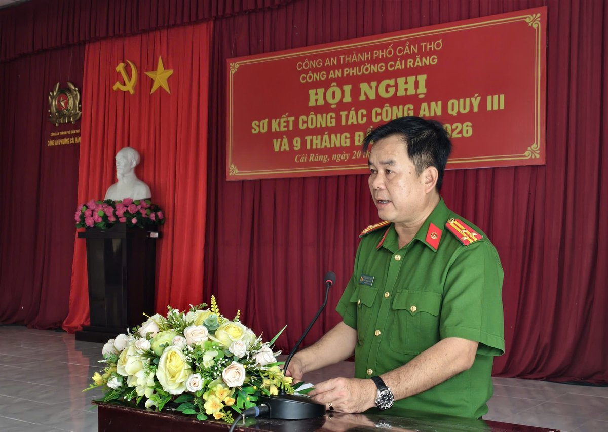 Đồng chí Thượng tá Dương Nhật Thành - Bí thư Đảng ủy, Trưởng Công an phường Cái Răng tiếp thu ý kiến chỉ đạo