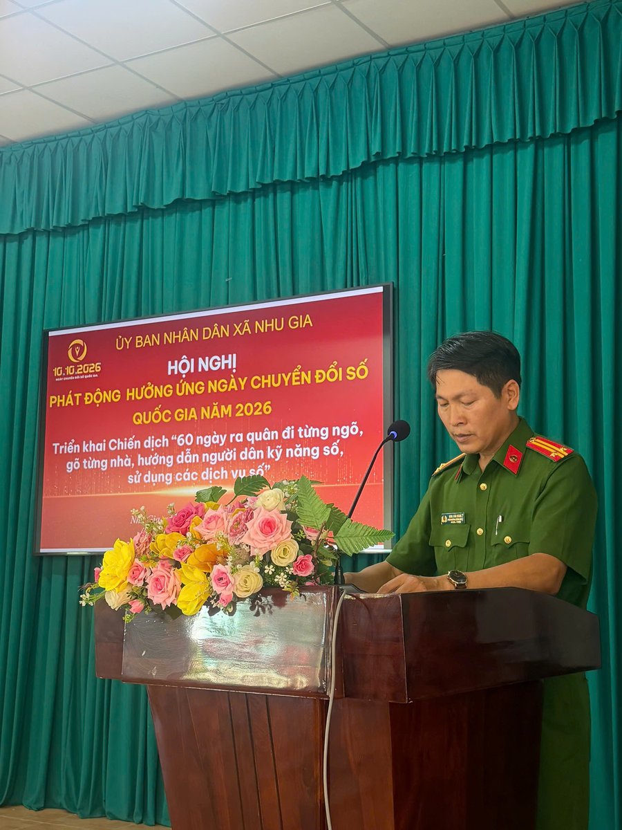 Đồng chí Trung tá Kha Văn Nghề, Phó Trưởng công an xã thông qua báo cáo tóm tắt và đưa ra các chỉ tiêu cụ thể trong đợt cao điểm.