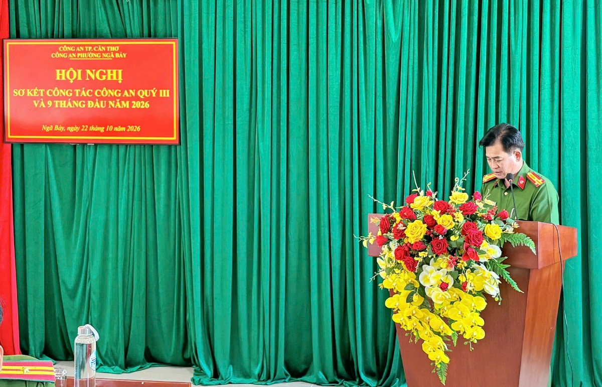 Đồng chí Thượng tá Dương Phước Thạnh, Trưởng Công an phường tiếp thu ý kiến chỉ đạo tại Hội nghị.