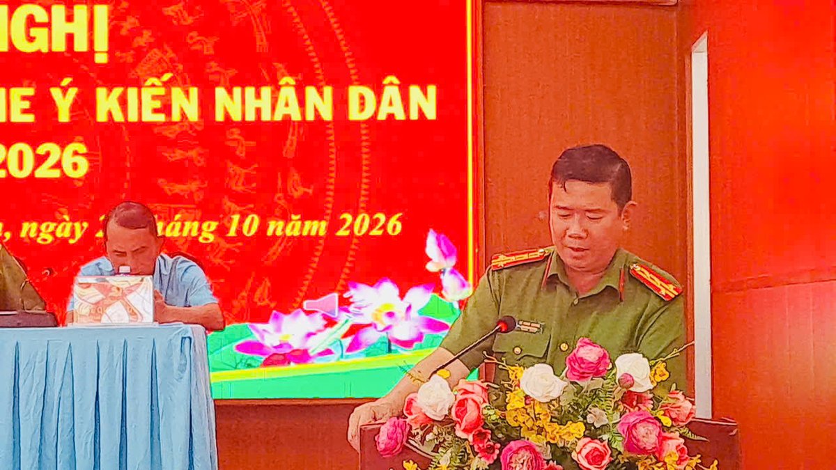 Đại tá Lê Hùng Cường, Trưởng phòng Cảnh sát quản lý hành chính về trật tự xã hội, Công an thành phố phát biểu tại Hội nghị.