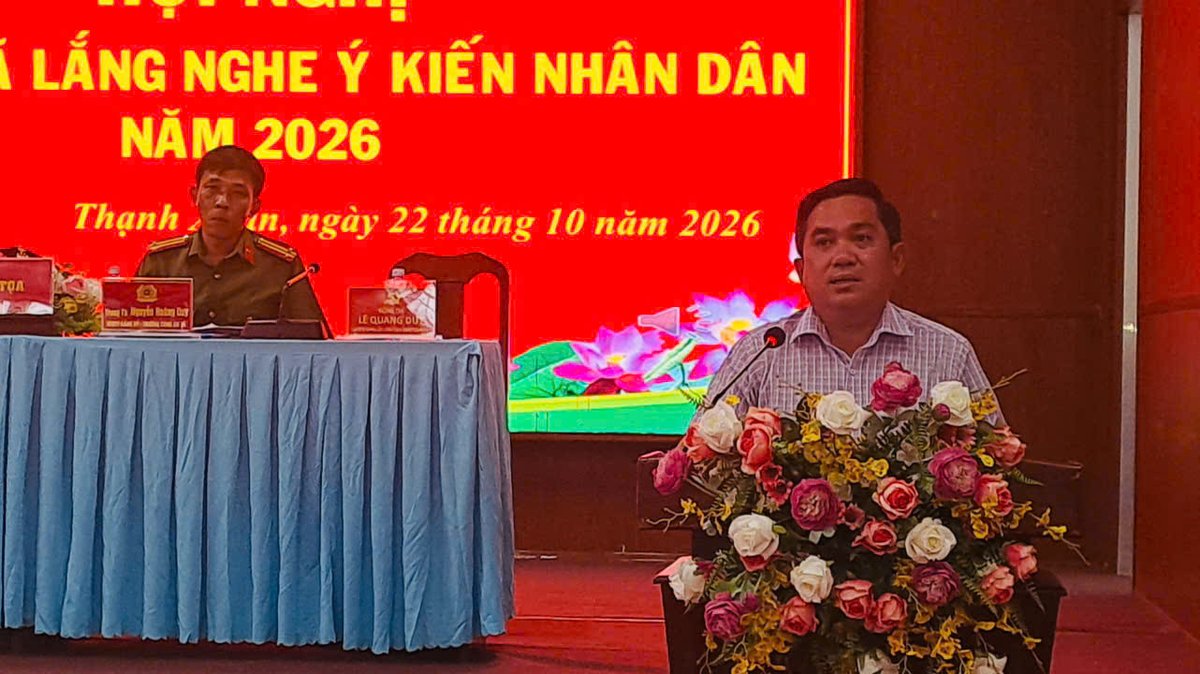 Đồng chí Nguyễn Trọng Linh, Phó Bí thư Đảng ủy, Chủ tịch Ủy ban nhân dân xã phát biểu tại Hội nghị.