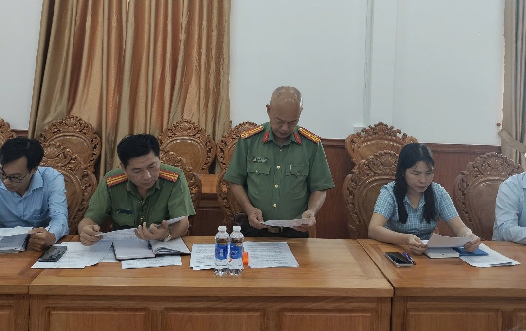 Đ/c Thượng tá Nguyễn Thanh Phong, UVBTV Đảng ủy, Trưởng Công an xã phát biểu nhận nhiệm vụ.