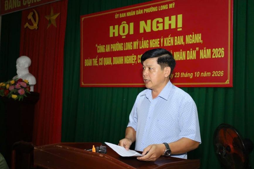 Ông Nguyễn Minh Hiền, Chủ tịch UBND phường Long Mỹ phát biểu tại hội nghị
