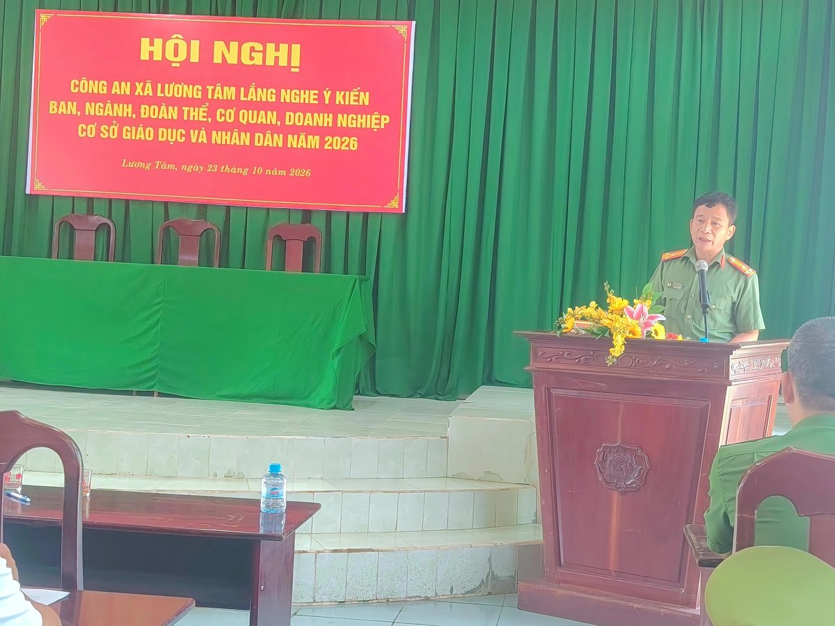 Đồng chí Thượng tá Vũ Quốc Tuyến, Phó Trưởng Phòng An ninh nội địa phát biểu chỉ đạo tại Hội nghị.