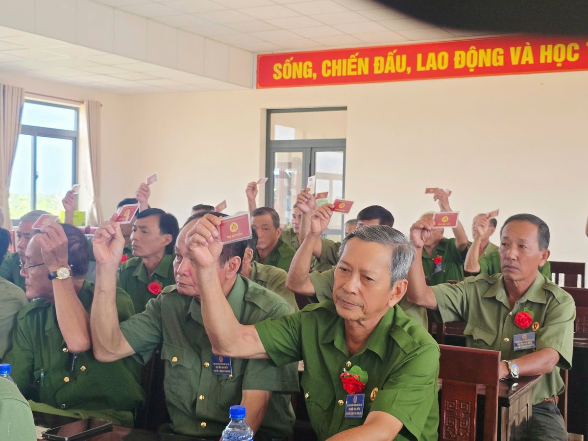 Hội viên biểu quyết tại Đại hội.