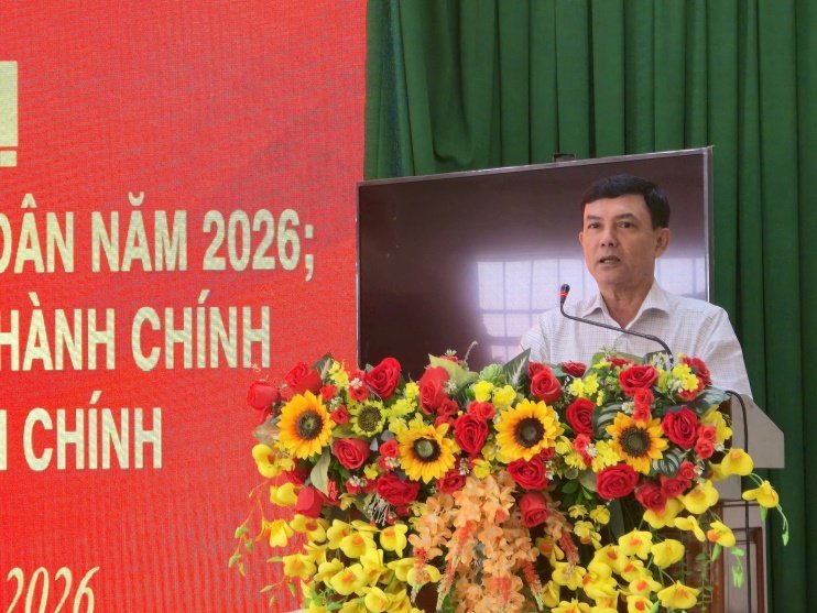 Đồng chí Trần Văn Nhanh, Phó Bí thư Đảng ủy, Chủ tịch Ủy ban nhân dân phường Phú Lợi, phát biểu chỉ đạo tại hội nghị.