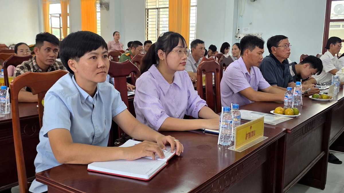 Lãnh đạo, đại biểu tham gia hội nghị tập huấn.