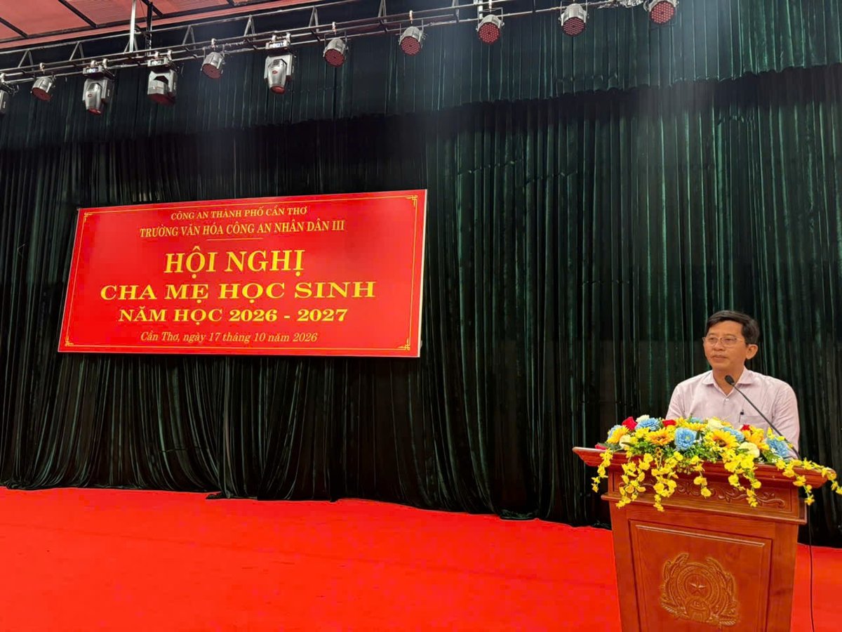 Tiến sĩ, Huỳnh Vũ Lam Phó Hiệu trưởng phát biểu tại Hội nghị