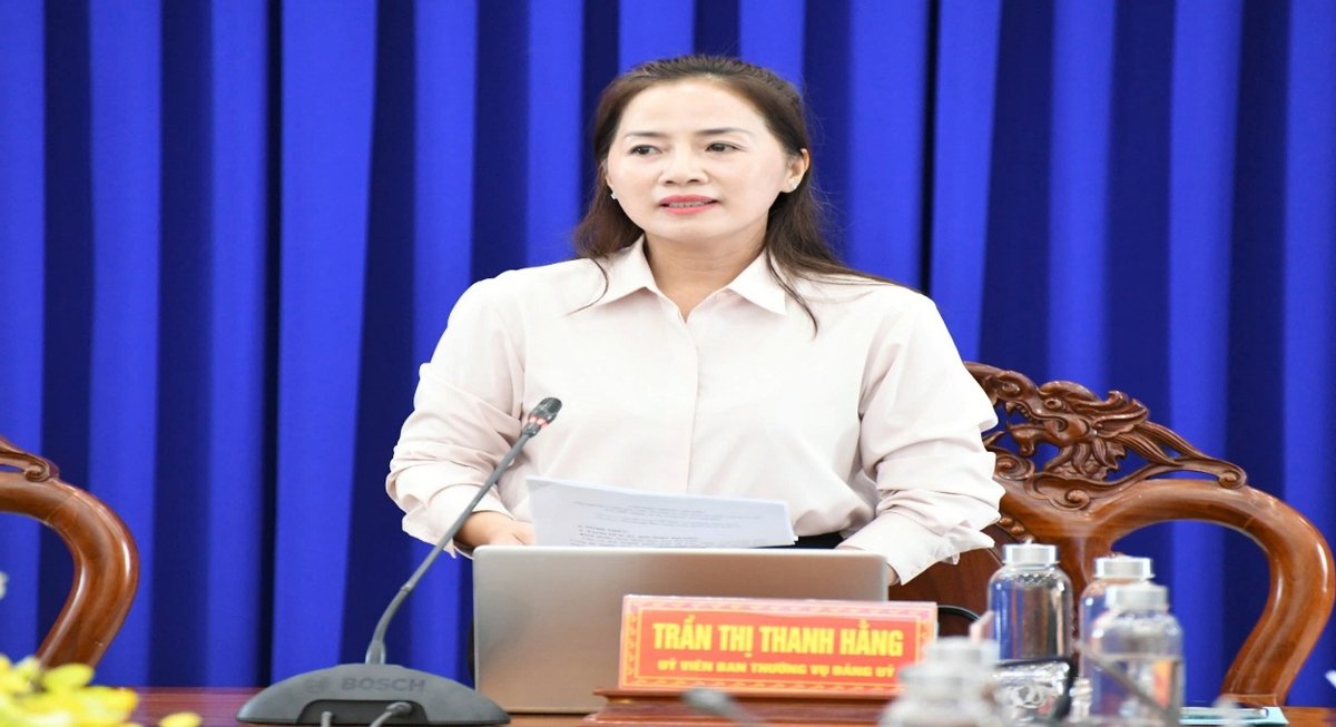 Đồng chí Trần Thị Thanh Hằng, Ủy viên Ban Thường vụ, Chủ tịch Ủy ban Mặt trận Tổ quốc Việt Nam xã phát biểu tại Hội nghị.