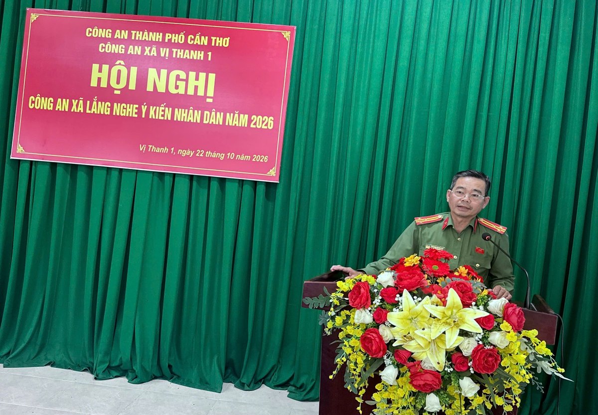 Đồng chí Thượng tá Trương Hùng Dân, Phó Trưởng phòng An ninh chính trị nội bộ, Công an thành phố phát biểu chỉ đạo tại Hội nghị