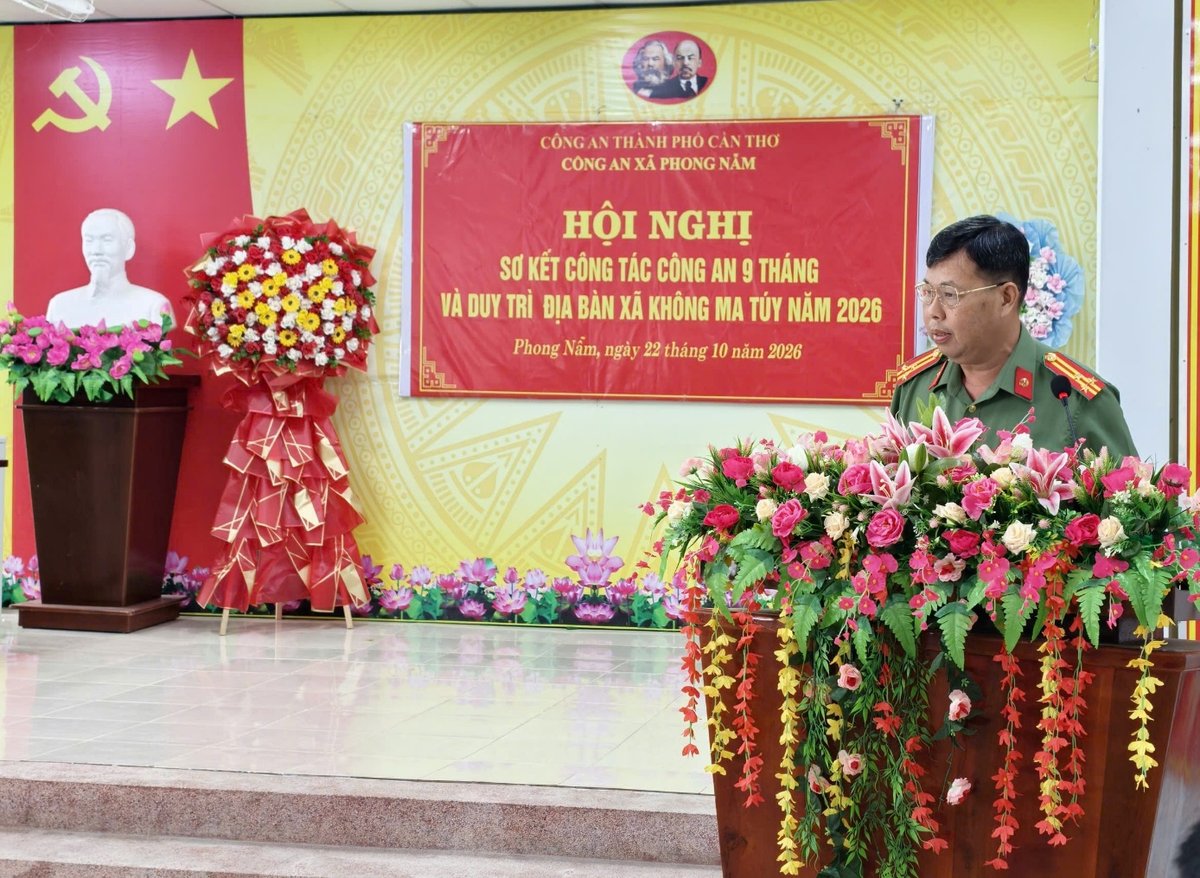 Đồng chí Trưởng Công an xã phát biểu tiếp thu ý kiến chỉ đạo tại hội nghị