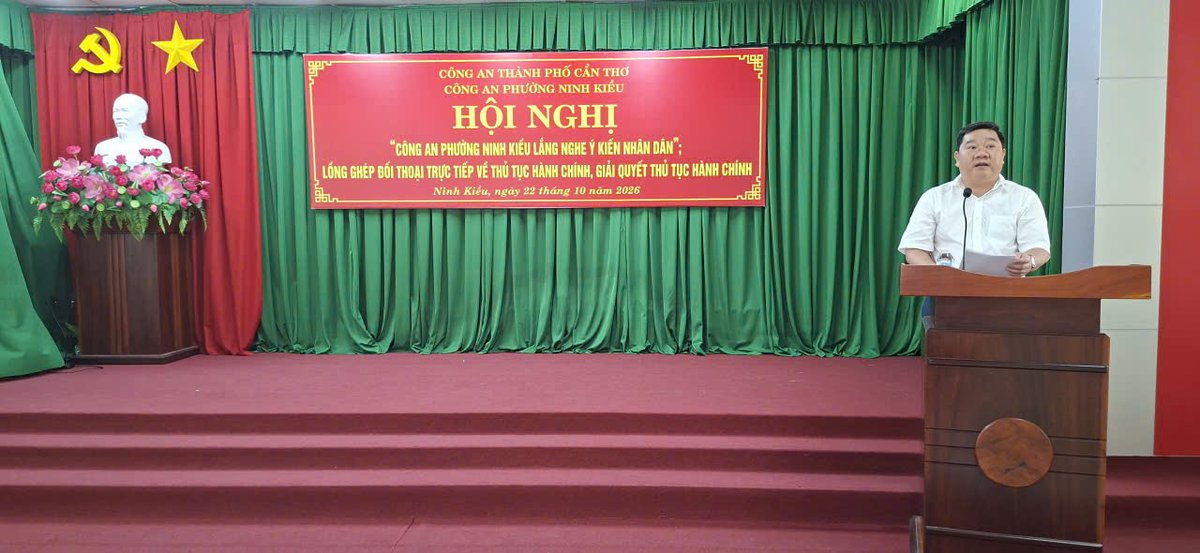 Đồng chí Phạm Văn Đồng Phó Bí thư Đảng ủy, Chủ tịch UBND phường Ninh Kiều phát biểu chỉ đạo tại hội nghị