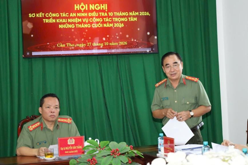 Đại tá Phạm Văn Khoa, Trưởng phòng An ninh điều tra Công an thành phố Cần Thơ phát biểu tại hội nghị.