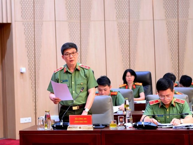 Trung tướng Phạm Trường Giang, Cục trưởng Cục Kế hoạch và Tài chính điều hành thảo luận tại Hội nghị.