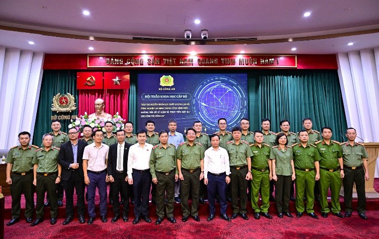 Các đại biểu dự Hội thảo.