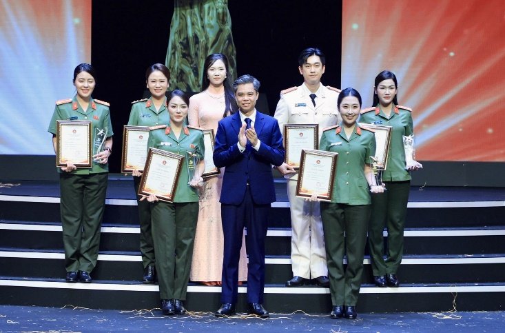 02 giải Vàng và 05 giải Bạc dành tặng phát thanh viên, người dẫn chương trình xuất sắc.