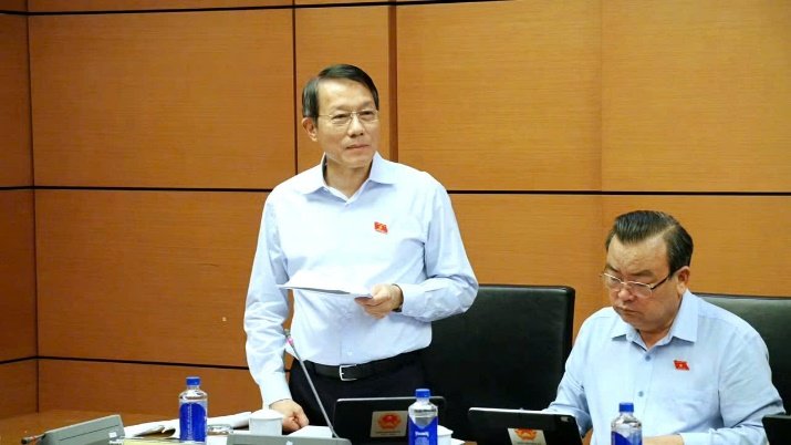 Bộ trưởng Lương Tam Quang thảo luận tại Tổ, sáng 26/10.